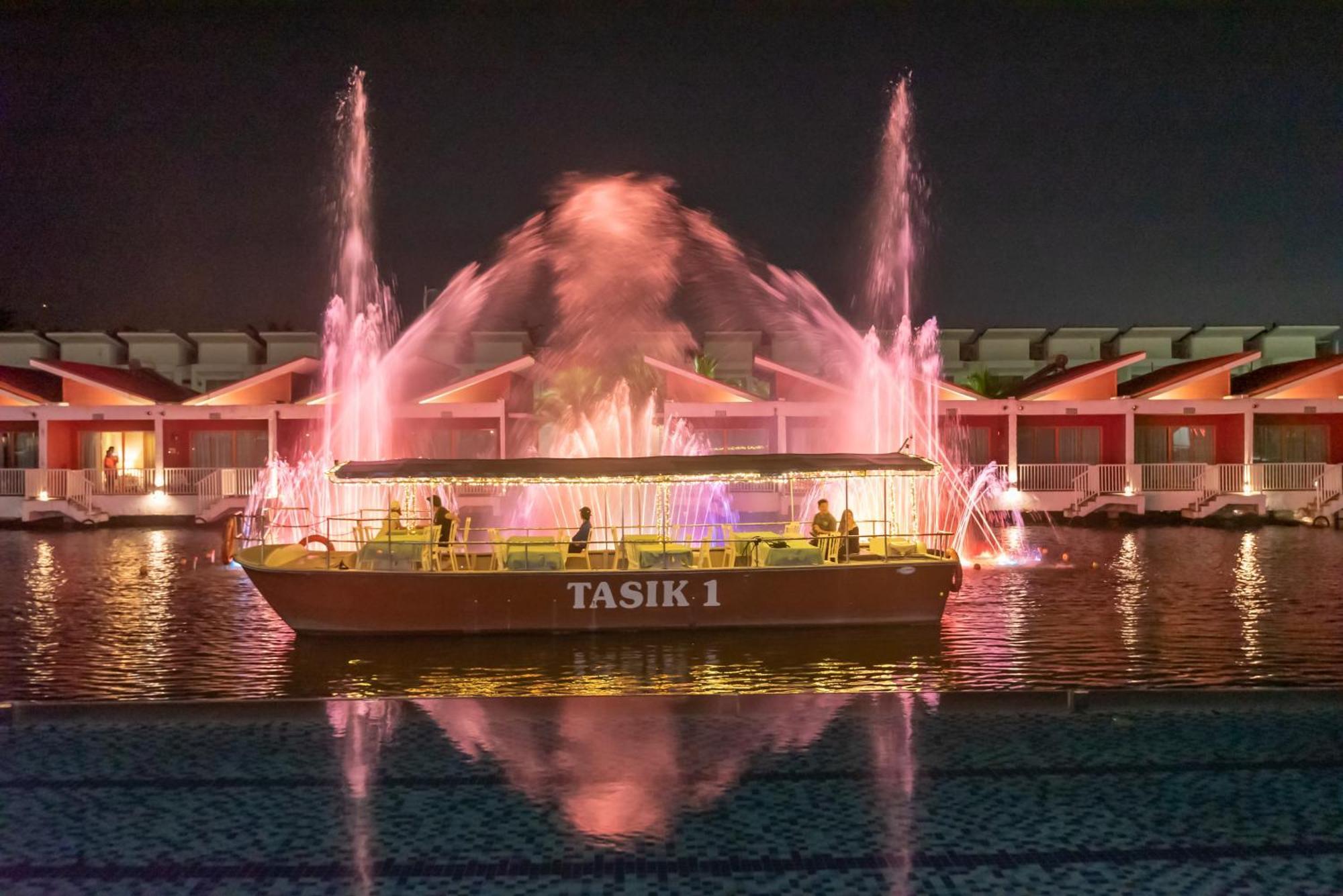 Tasik Villa International Resort Port Dickson Exterior foto Fountain of Wishes